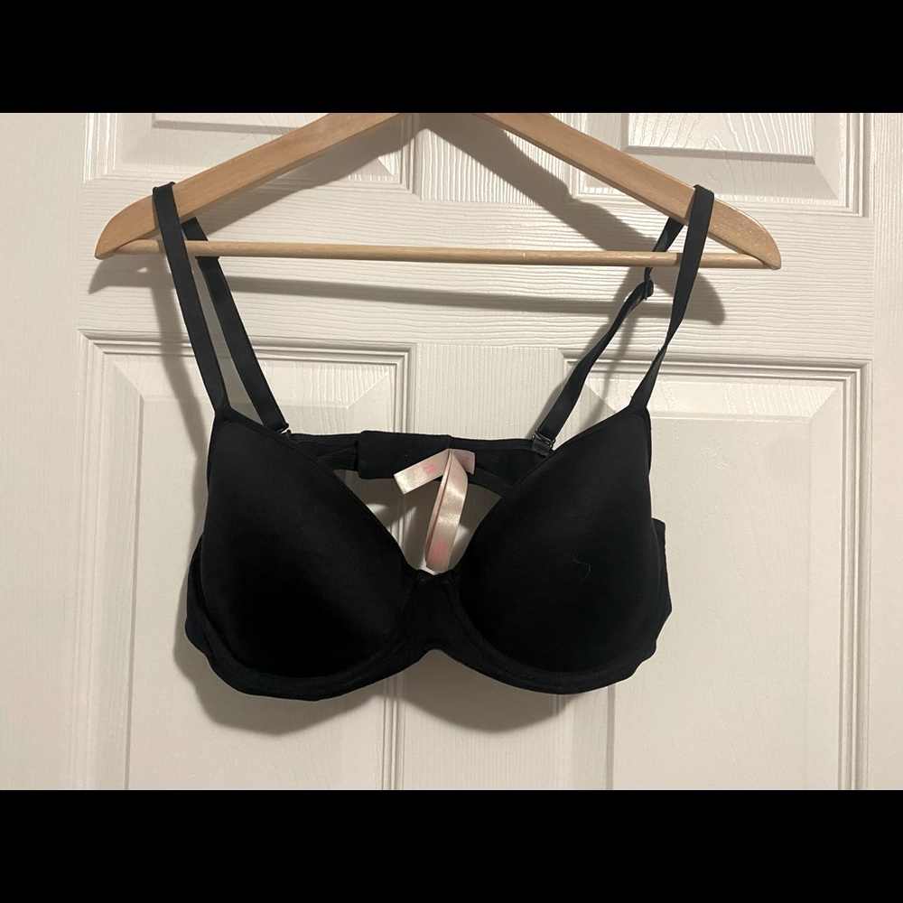 4 Victoria Secret Bras (Various sz)